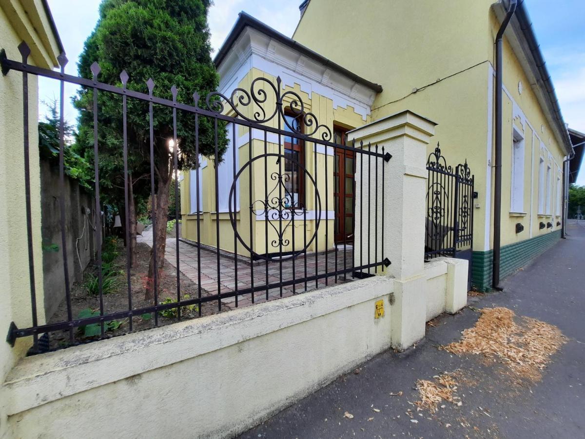 Gloria Apartman Gyula Luaran gambar